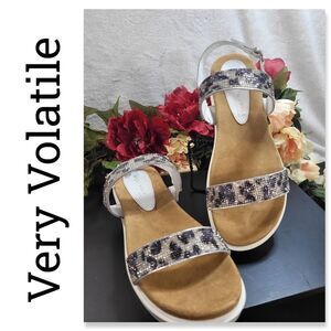 NIB Very Volatile Hotness Sandal